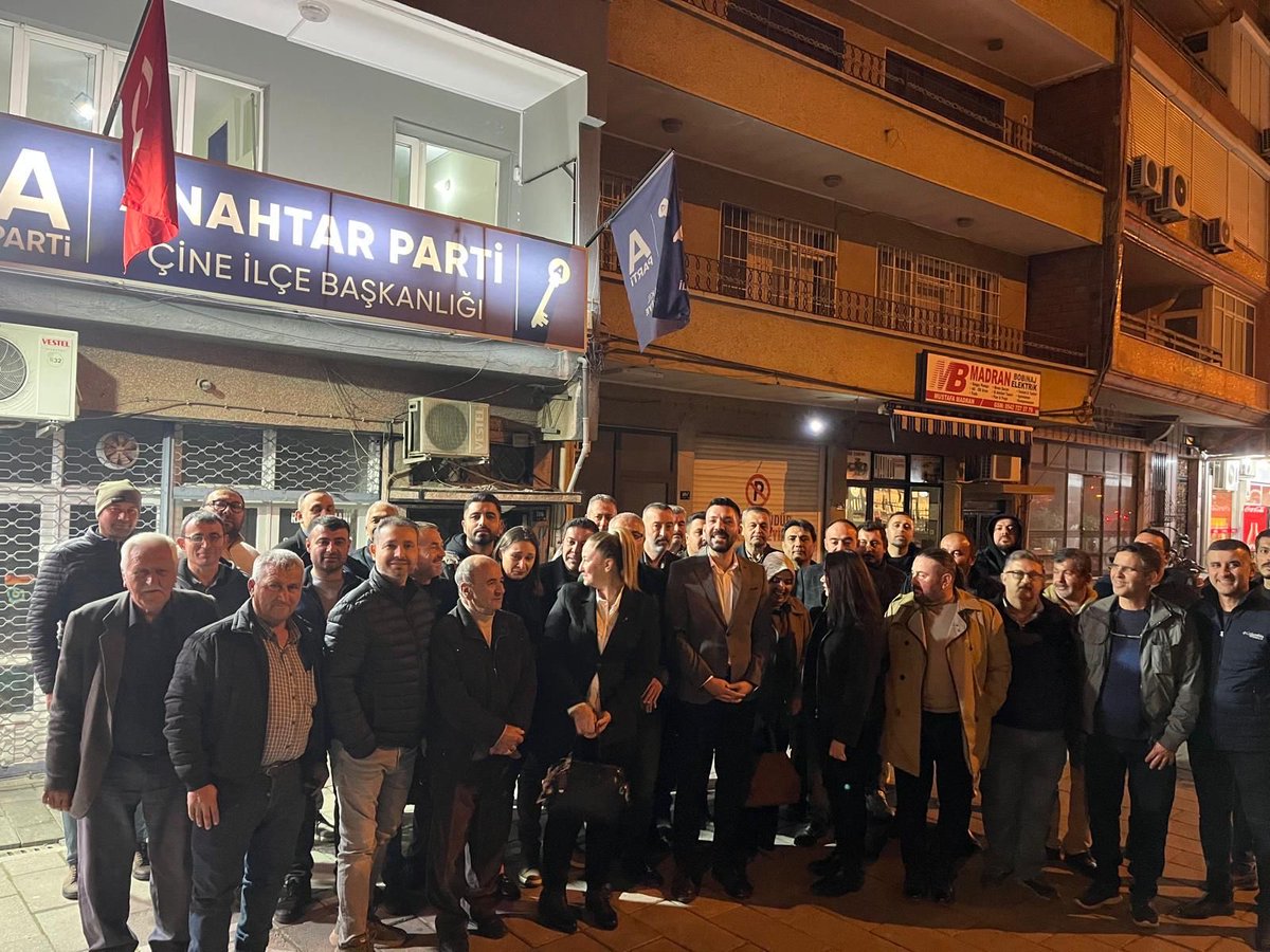 anahtarparti09's tweet photo. Anahtar Parti Aydın İl Teşkilatı olarak İl Başkanımız Erdal Çomak’la birlikte Çine İlçe Başkanlığımızı ziyaret ettik. İlçe Başkanımız Serkan Sevinç ve teşkilatımızla, sahadan gelen sorun ve talepleri değerlendirdik.@anahtarparti @yavuzagiraliog  @tkeskinkilic @erdal_comak https://t.co/XitAHLIfIa