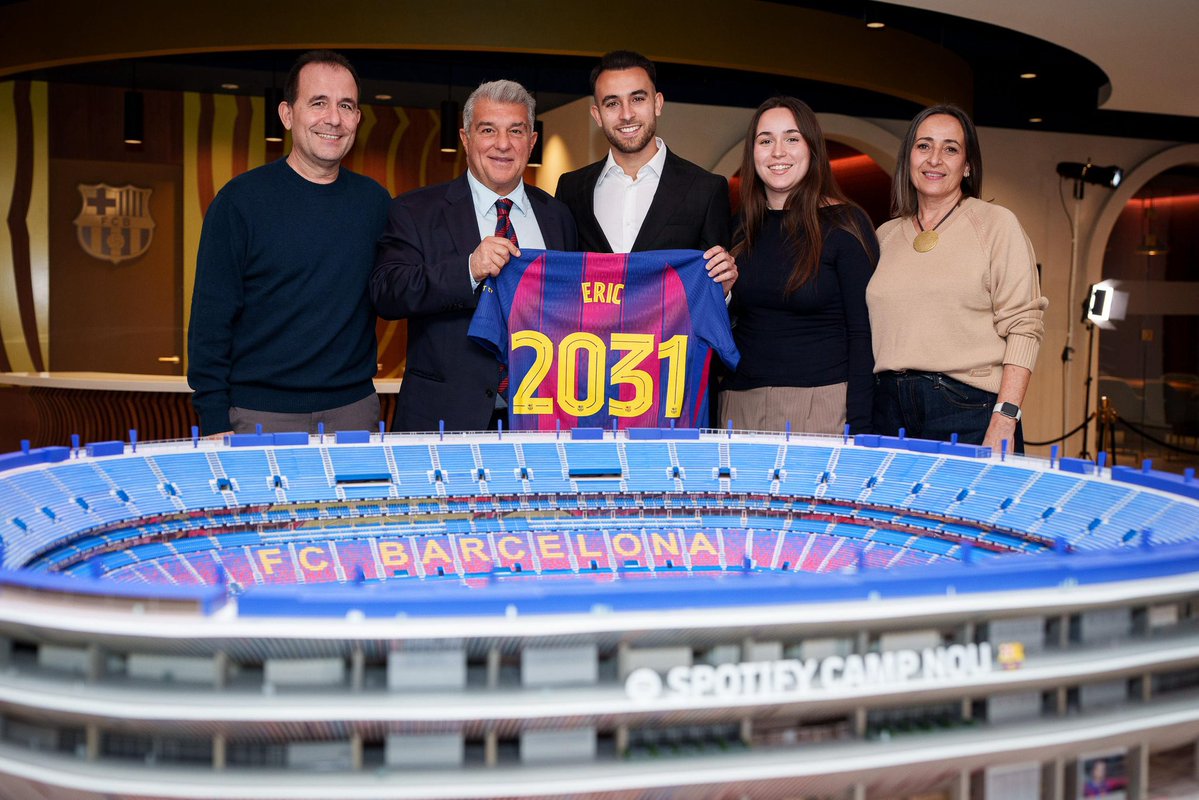 ericgm3's tweet image. 2031. Orgull i responsabilitat. 

Això és el que sento en renovar amb el Club de la meva vida. Orgull per vestir la samarreta blaugrana per 13 temporades i sumant. Responsabilitat pel que comporta defensar aquests colors i la seva història.

#ForçaBarça 💙❤️