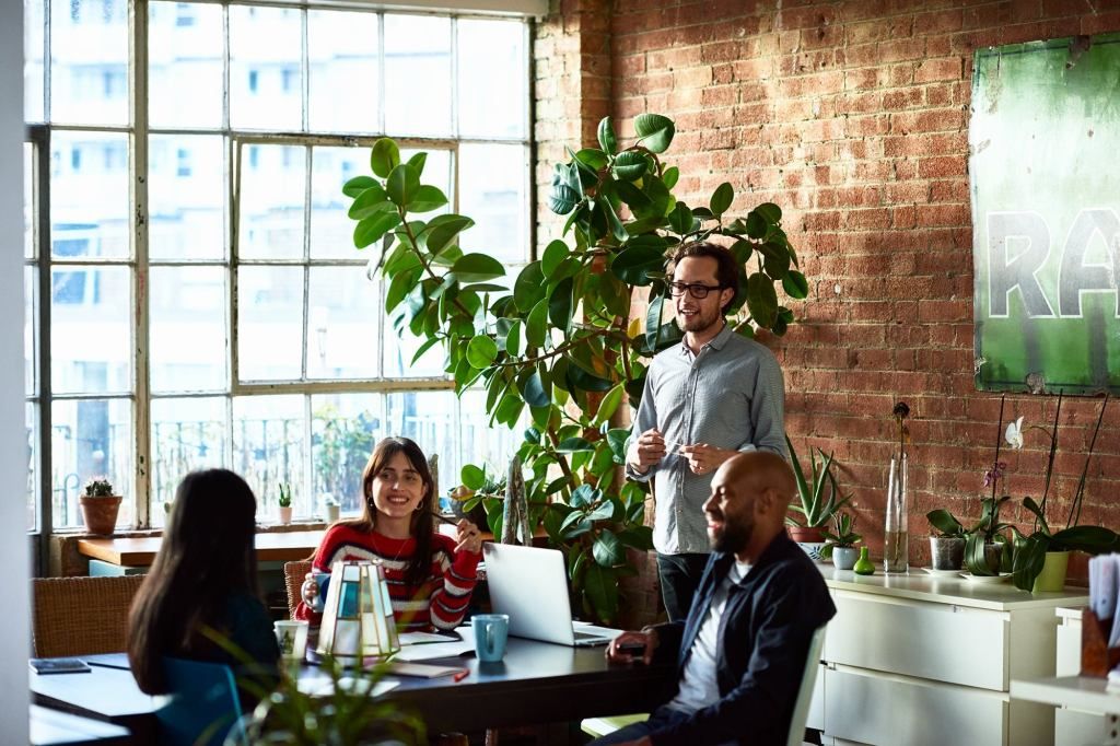 CEOCoach_Dana's tweet image. These 3 common #LeadershipHabits silently undermine your authority. buff.ly/VcmS3N4 #CEO #Manager #TheArtOfInfluence #CreateSpaceForOthers #ActivelyListening #KeyLeadershipSkills #BuildRapport #BuildTrust