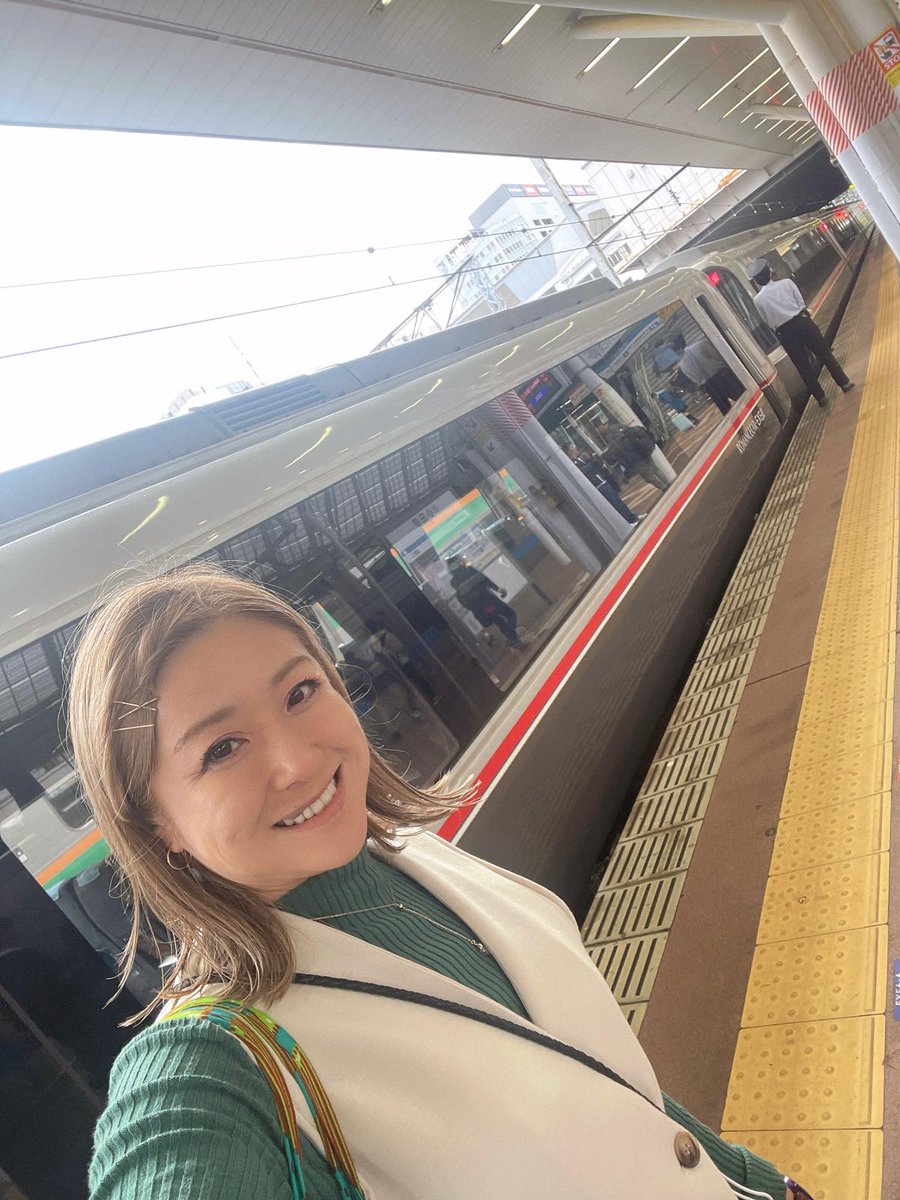 2025/12/12の放送もお付き合いありがとうございましたぁ〜はぁおでん食べたいなぁ(,,> <,,)✰*　今日も石ちゃんから名言飛び出しましたね〜ということでロマンスカーな1枚を　まひる（本人w）
#まいう847