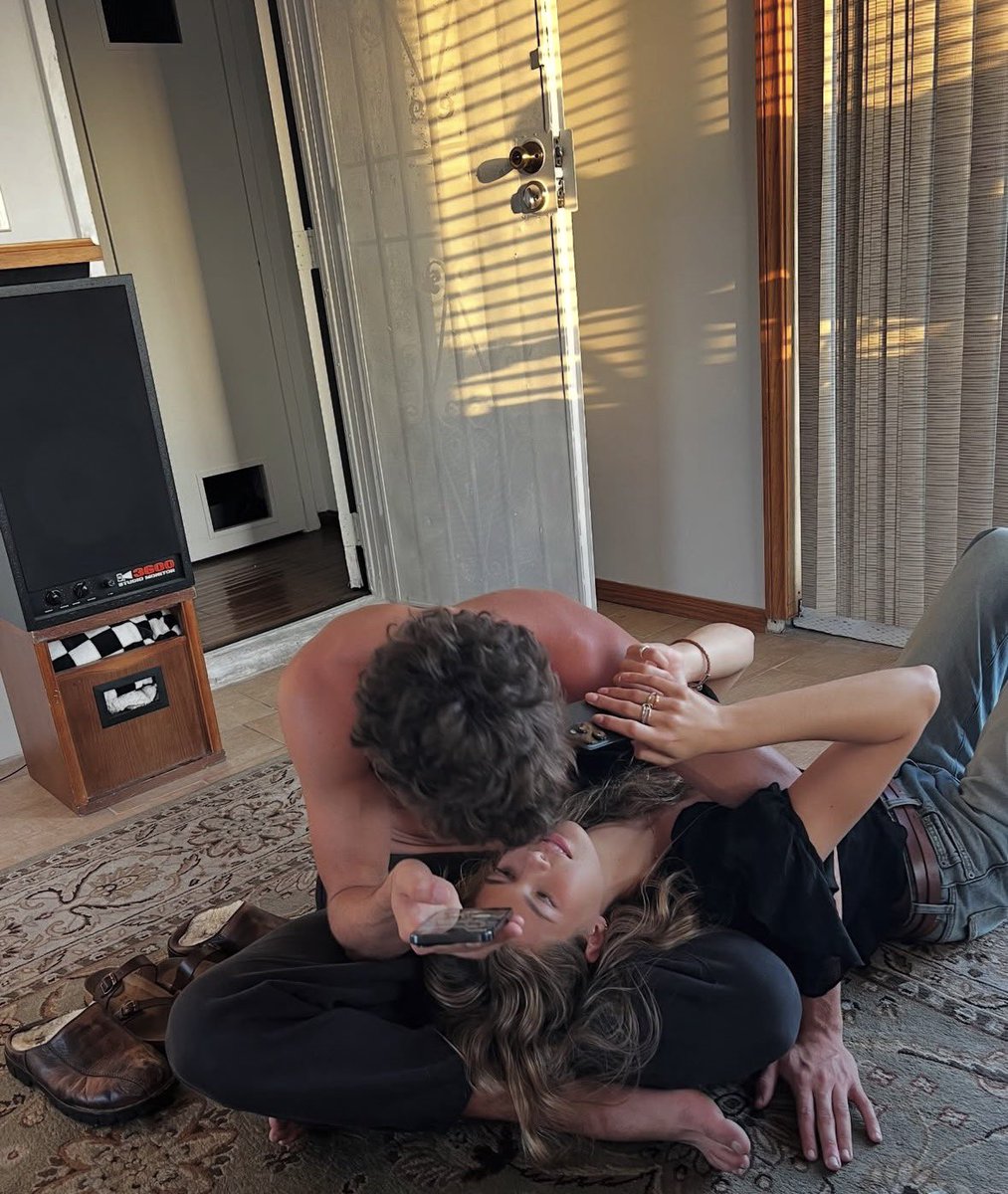 ItanC_C_'s tweet image. ❲ 𝐒𝗐𝖾𝖾𝗍 𝐌𝖾𝗅𝗈𝖽𝗒 ❳ 𑁍 ：！┈