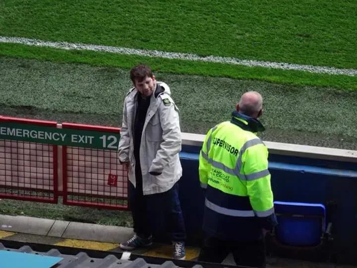 BluesCollective's tweet image. Can't believe it's been 8 years to the day that we lost this Character, Legend, Top Lad and Zulu.. After a fall on the steps of the coach away at Fulham.

RiP Mark aka Squid

Forever in our Memories 

#KRO #BCFC #GONEBUTNOTFORGOTTEN #Z