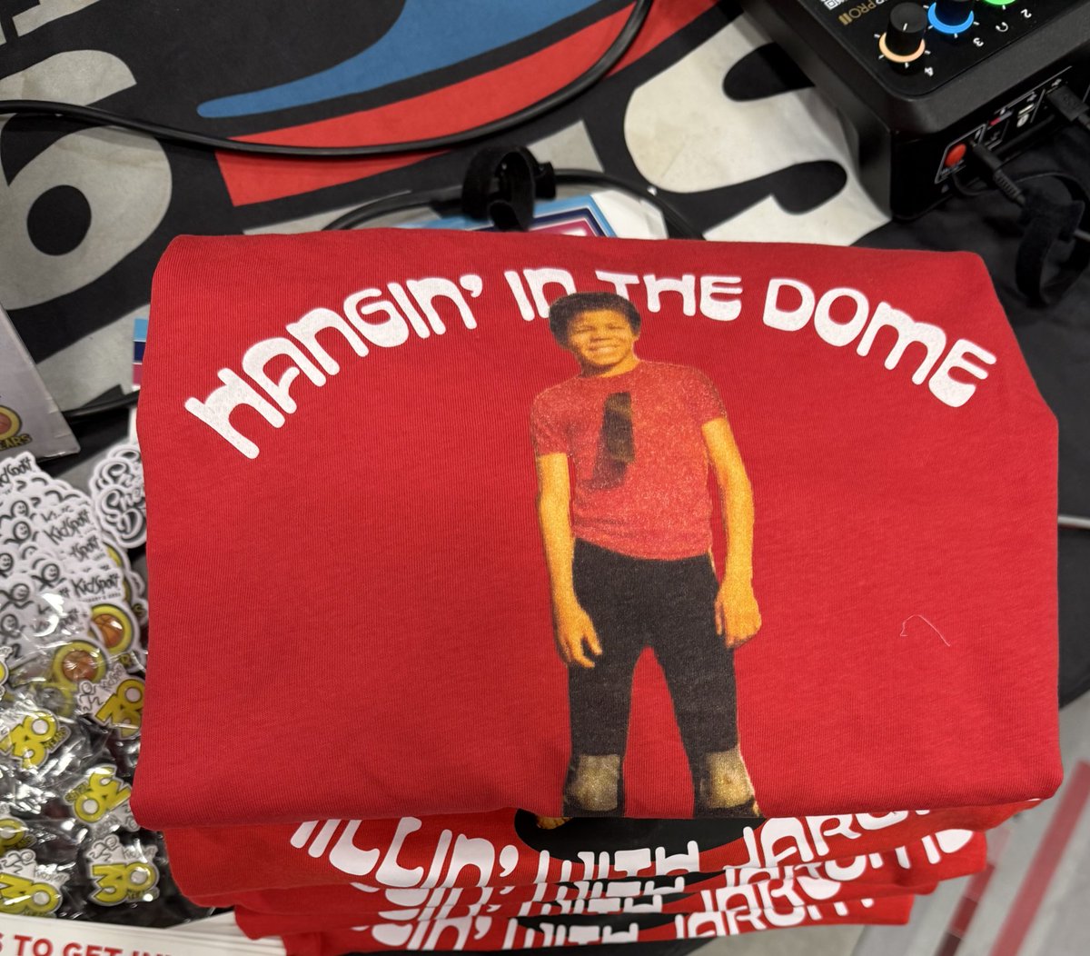 CofDead1's tweet image. 🎙️Our guy @primetimeklein on location today at Adrenaline with @Sportsnet960 in support of @kidsportcalgary 🏒 🏀 ⚽️ 🏈 

All sales from the Hangin in The Dome tee goes to support @kidsportcalgary 👀 rep THIS city 🌆 

Cofdead403.ca 💀 #yyc #flames