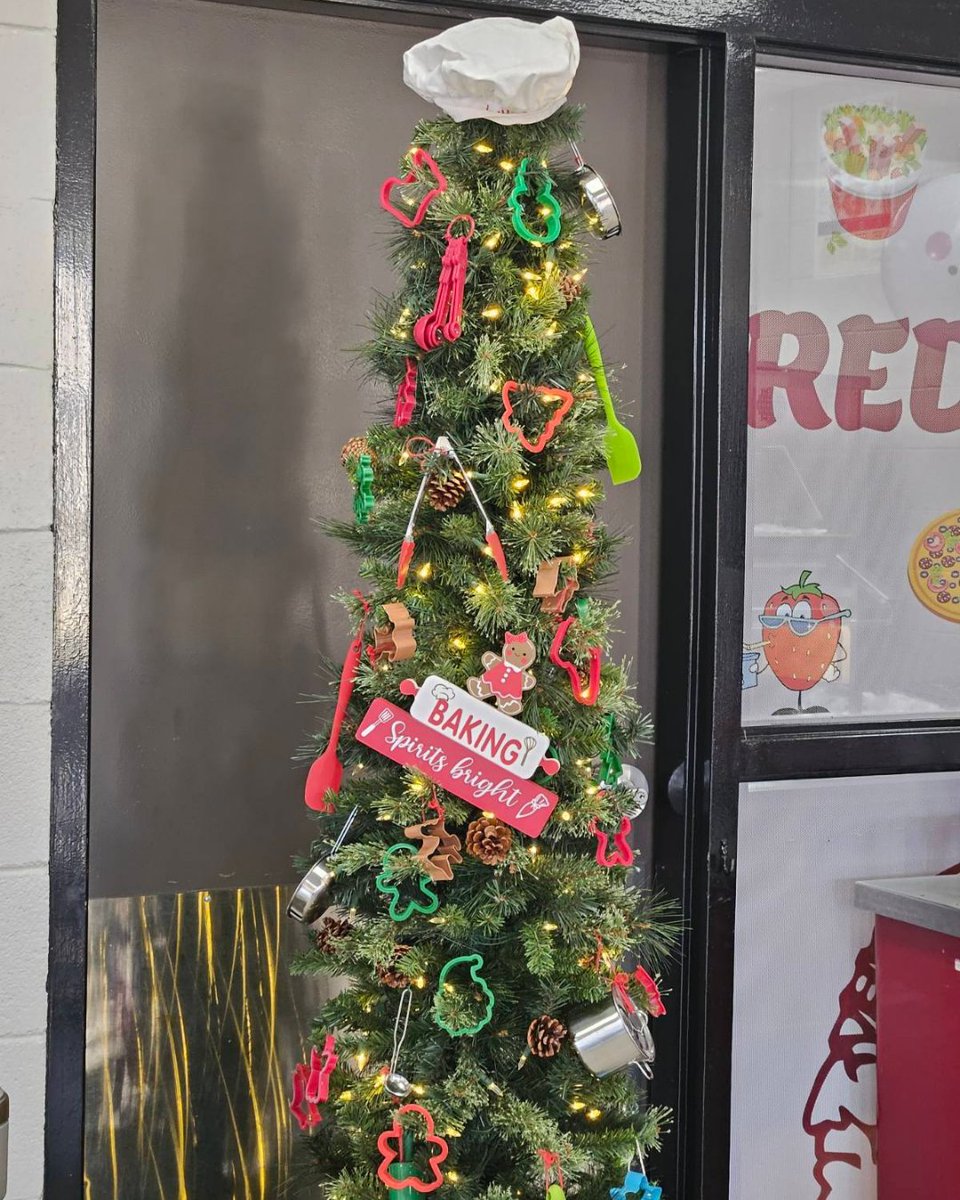 Merry Christmas from Slocomb Middle/High School. Our cafeteria team has been busy baking up cheer, serving smiles, and spreading holiday joy all season long. ❤️ 🎅 Wishing our students and staff a warm, wonderful, and delicious holiday break. 💫 <a href="/genevacoschools/">Geneva Co Schools</a>

📸 Tammy Scott