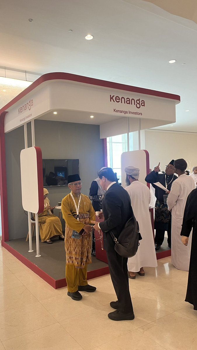 MYEmbMuscat's tweet image. The Embassy received a visit from Dr. Redzuan Bakar, CEO of Yayasan Waqaf Malaysia on 9 December 2025. He was invited to participate in the Oman Endowment Conference 2025, where he presented a paper on the Malaysian Waqf Fund.