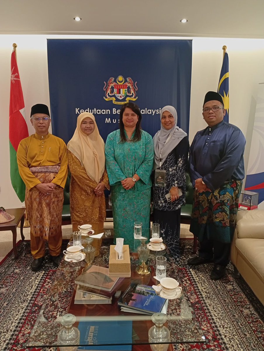 MYEmbMuscat's tweet image. The Embassy received a visit from Dr. Redzuan Bakar, CEO of Yayasan Waqaf Malaysia on 9 December 2025. He was invited to participate in the Oman Endowment Conference 2025, where he presented a paper on the Malaysian Waqf Fund.