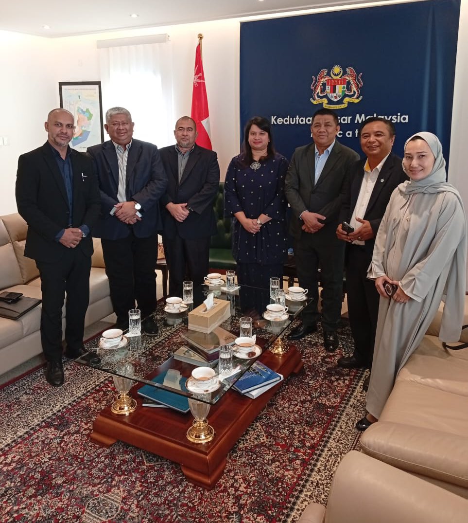 MYEmbMuscat's tweet image. The Embassy received a visit from Mr. Hidaya bin Yahaya, CEO of Radicare Sdn Bhd on 7 December 2025.