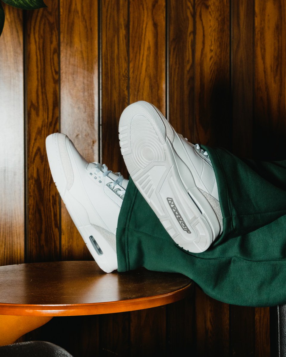 Soft fleece, heavyweight tees, and the Jordan Flight touch 

📲Shop the fits and build your rotation

#Jordan #Jumpman #Shiekh #CozyFits