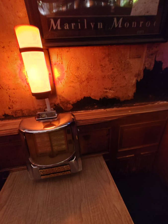 RavenGrillDC's tweet photo. Don't feel like waiting till the sun goes 
down for that first beer?
Don't BLAME yourself!

Raven Grill open every Thur, Fri, 
Sat, Sun 3pm 

Pretend it's like 1986
(When those table jukes still worked...) https://t.co/1AWQ5gvleZ