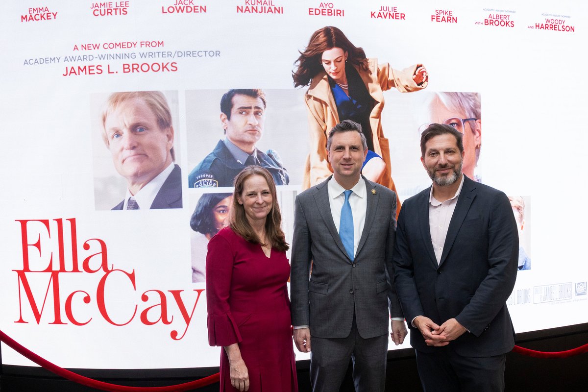 motionpictures's tweet image. Nothing will stop Ella McCay.

Filmed in Rhode Island, this movie uses iconic locations across the Ocean State to tell the story of a big fish in a small pond as Ella balances family, work, public service, and life as a Governor.

This early screening was made possible by The…