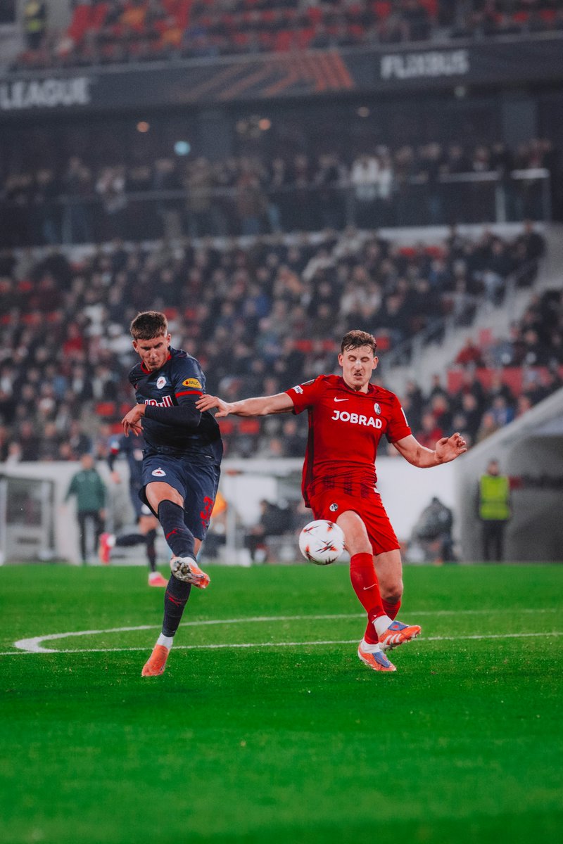 RedBullSalzburg's tweet photo. Hier ist noch lange weder Hopfen noch Malz verloren!
________
🕖 65' | #SCFSAL 1-0 🔴⚪️ #UEL https://t.co/xtr7zjN3tH