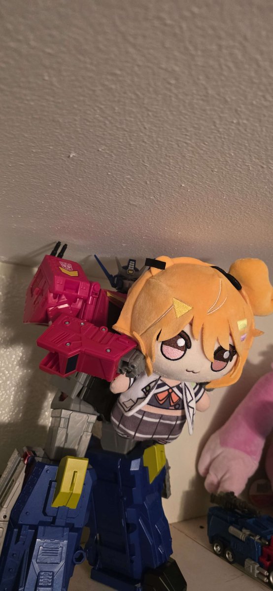 Super Optimus Prime holding da creature
#isameme