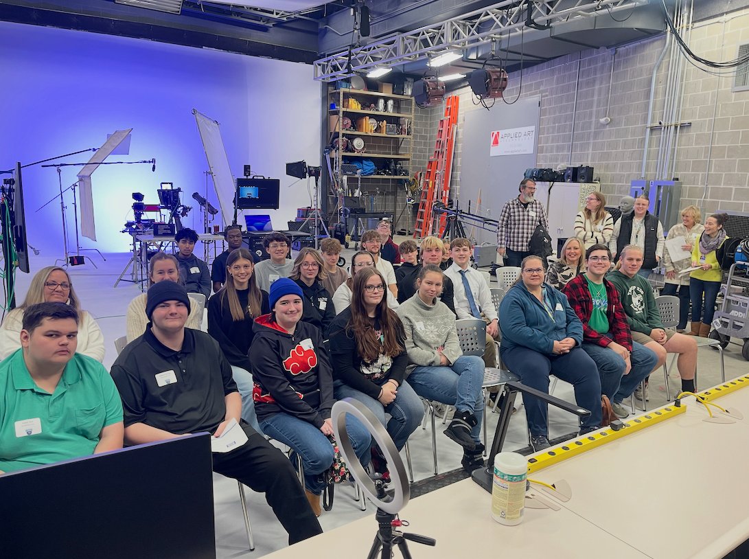 VAEZR Studio tweet media