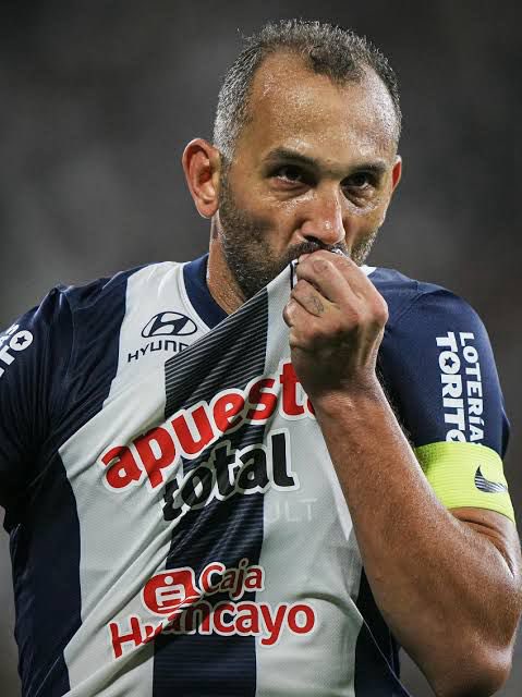 Los jugadores pasan, el club es el que queda, pero la historia de un club se escribe con la entrega de los hombres que visten su camiseta. <a href="/Hernanbarcos/">Hernán Barcos</a> llegó a Alianza para jugar en cualquier liga y se va con dos títulos y el cariño de un pueblo. Gracias pirata, eterno ídolo.