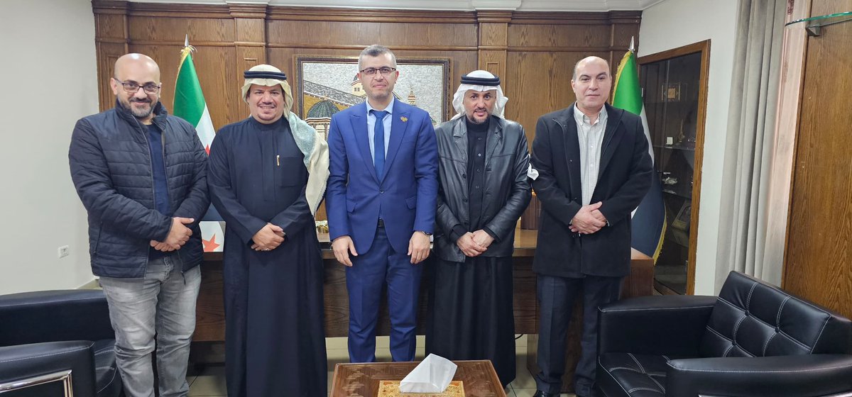 تشرفنا اليوم بلقاء الأستاذ الدكتور ياسر عليوي، مدير عام هيئة المواصفات والمقاييس العربية السورية 🇸🇾 Dr. Yaser ALAIWI ، في مقر الهيئة بدمشق، بحضور الدكتور فيحان العتيبي رئيس مجلس الادارة Dr. Faihan Al-Otaibi و أ.خالد يحيى الحربي، الرئيس التنفيذي لشركة معيار العربية Meyar Arabia