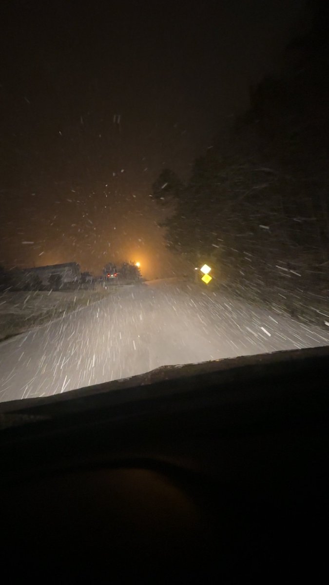 coreyd0120's tweet photo. Corbin is picking up on the snow… roads are snow covered and slick🥶 @Kentuckyweather https://t.co/5vUt5XwAlo