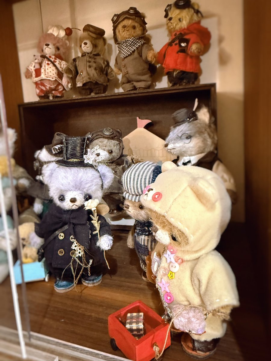 bear000cat's tweet photo. くまくろ。様(@kumakuro_bear)のお花紳士くんとご縁をいただくことができました。おしゃれでフワフワしていてすごく可愛いです🧸💐仲間のくまさんたちと一緒にずっと大切にします、この度は素敵なご縁をありがとうございました🤍 https://t.co/6MbK1NdKrH