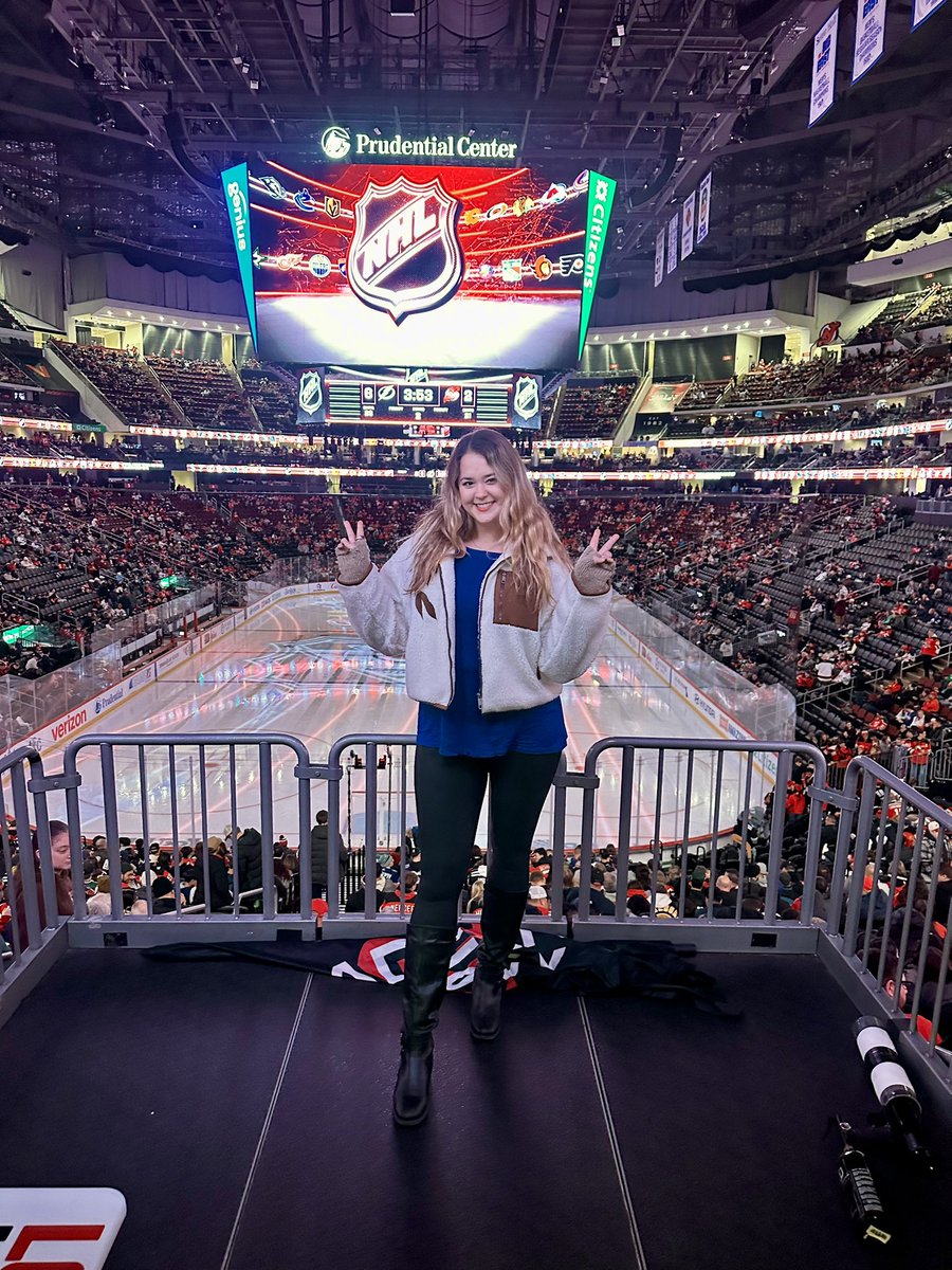 _Sambler's tweet photo. One day I’ll be confident enough to wear a Wings jersey at a game they aren’t playing but this isn’t that day https://t.co/O8uooJbwYd