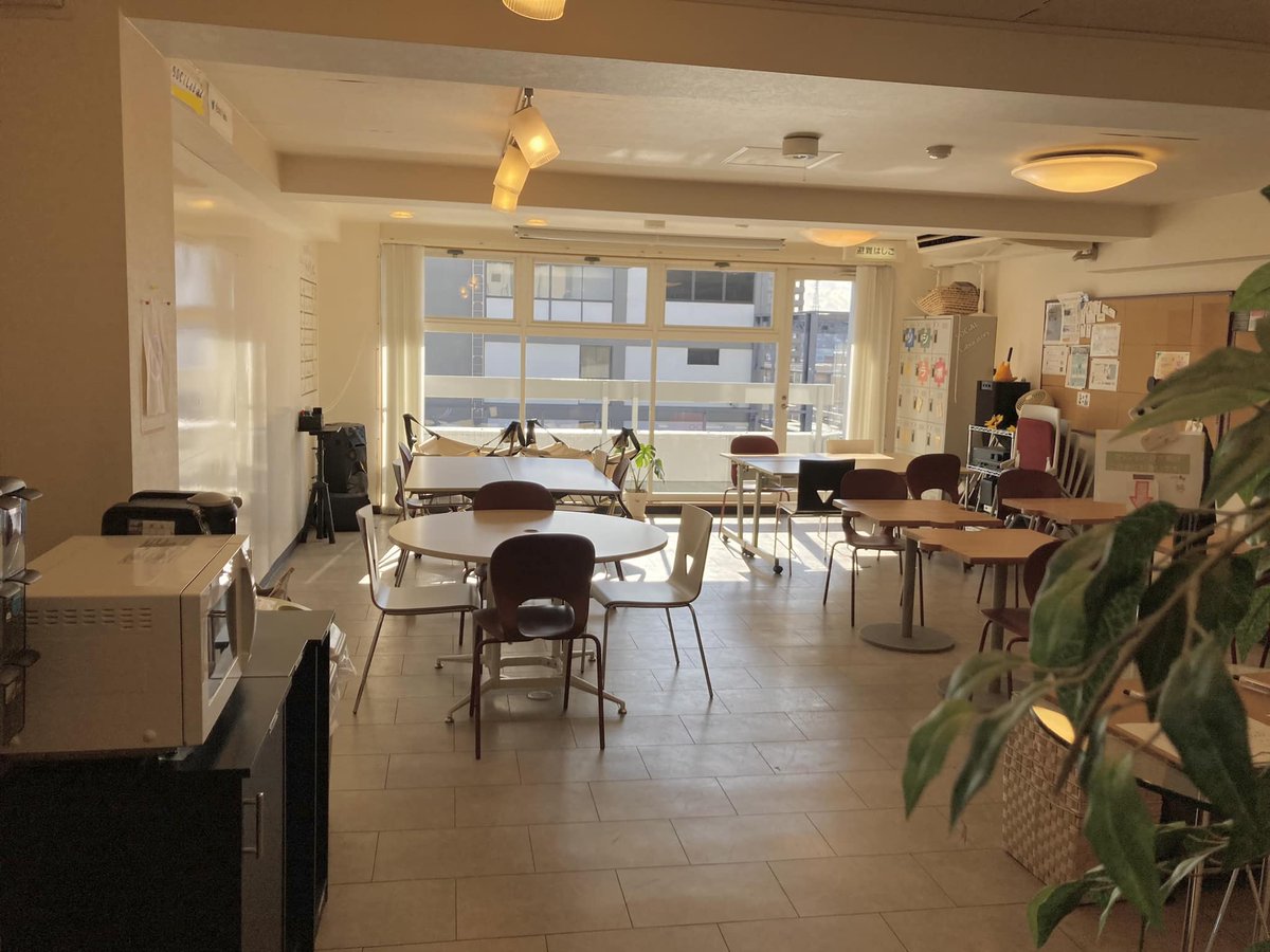 おはようございます。 
ソシラボは元気に開店しています！
本日も 18:00 まで通常営業をしております。
（ドロップインの最終受付は 17:00 です。）
#socilabo #ソシラボ  #コワーキング 
今朝は寒かったですねー。雪が降りましたが、すぐに融けそうですね♪
暖かくしてお待ちしております！