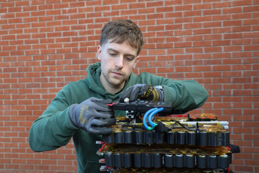 talker_news's tweet image. Engineer powers his entire home using 500 discarded vapes: talker.news/2025/12/09/eng… 

#engineering #sustainable #vapes #trash #reuse #ecosolutions