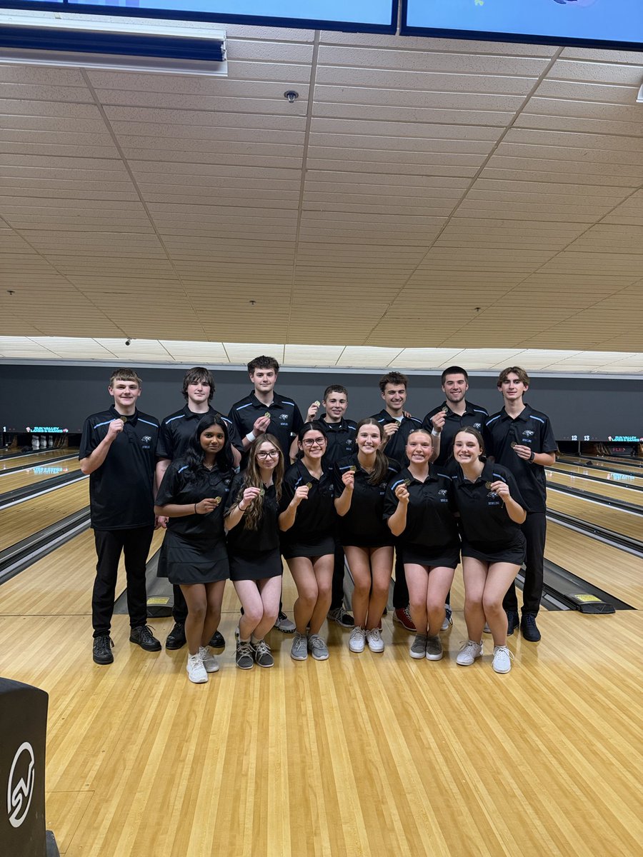 ENWolvesBowling's tweet image. Great day for the Wolves bowling teams today at the Lincoln Northeat invite.   Boys and Girls team champions.   @NorthHowler