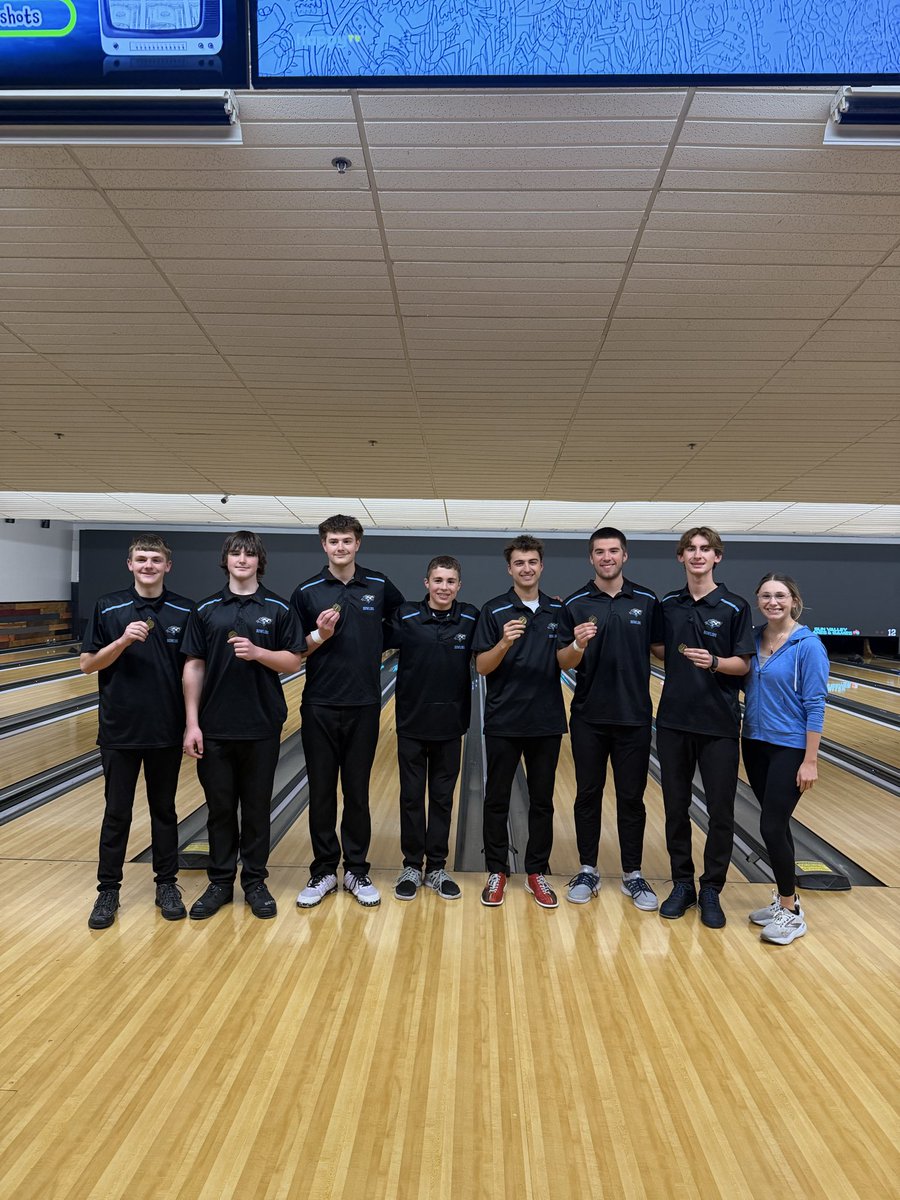 ENWolvesBowling's tweet image. Great day for the Wolves bowling teams today at the Lincoln Northeat invite.   Boys and Girls team champions.   @NorthHowler