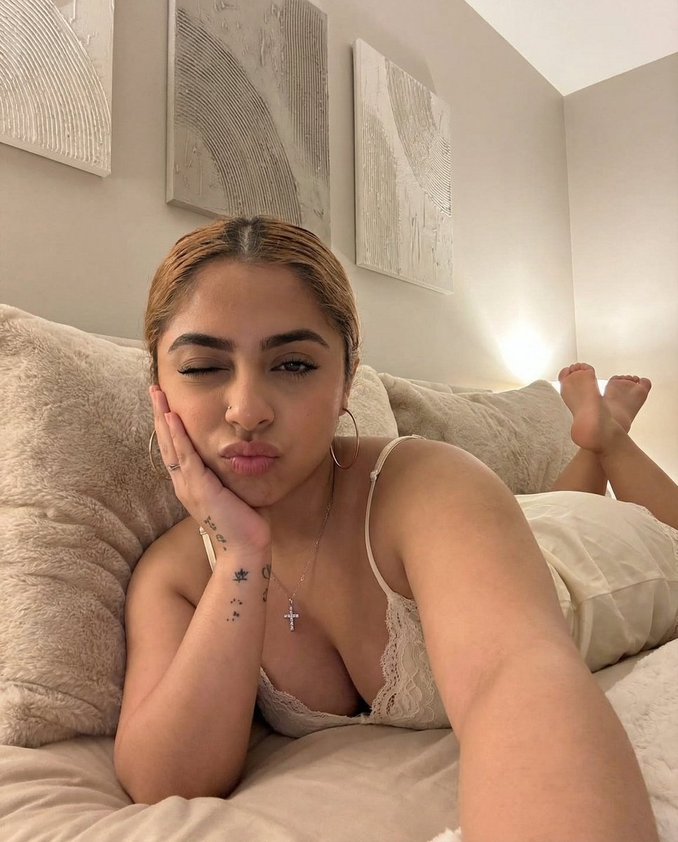 tinytinalegalll's tweet photo. Catching feelings and cute selfies 💖📸 https://t.co/LBX2euR979