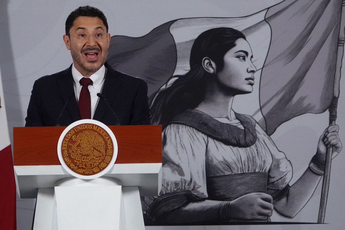 MVSNoticias's tweet photo. Fortalecerán intercambio científico México y Cuba a través del ISSSTE 👇👀

El director general del ISSSTE, Martí Batres Guadarrama, encabezó la Segunda Sesión Ordinaria del Consejo Científico del organismo, donde se llevó a cabo la firma de convenio con Laboratorios de Biológicos 
y Reactivos de México, la empresa Biocubafarma, para fortalecer la investigación científica con el propósito de avanzar en la producción de vacunas y medicamentos monoclonales.

En este sentido, Martí Batres afirmó que el ISSSTE ha contribuido con diversas iniciativas como la conformación del Consejo Científico, el reimpulso de su sello editorial, así como la apertura de 40 plazas destinadas a la investigación.