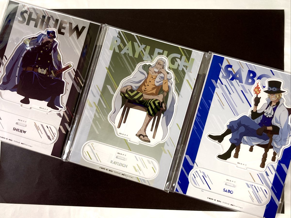 新商品】麦わらストア限定 アクリルスタンド ゾロ/ベックマン/マルコ