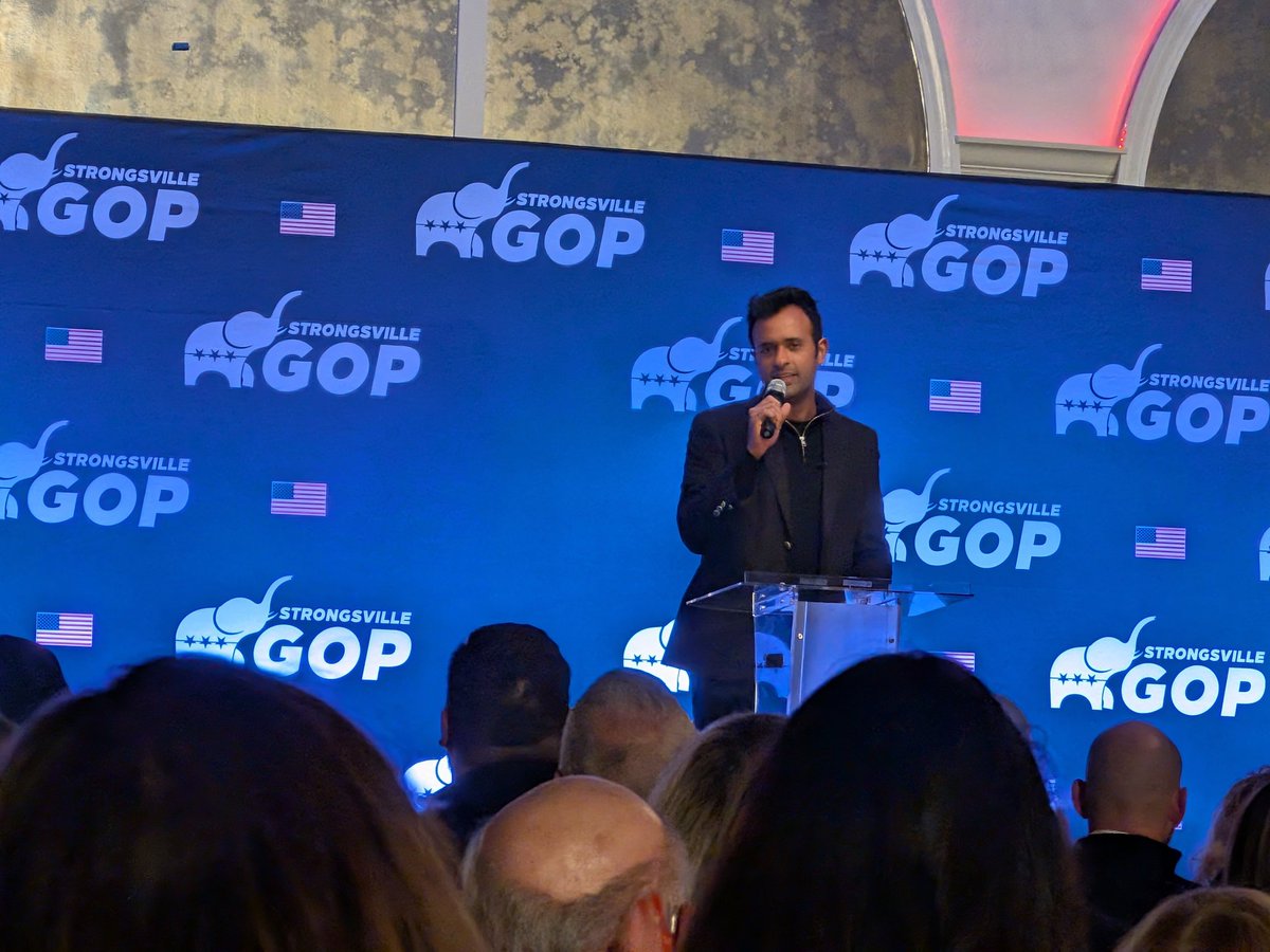 Great time with Ohio's next governor <a href="/VivekGRamaswamy/">Vivek Ramaswamy</a> in Strongsville tonight.  Thanks to <a href="/ShannonBurns/">ShannonBurns</a> and the <a href="/StrongsvilleGOP/">Strongsville GOP</a>, you guys know how to throw a party! 🎄❄️🎄