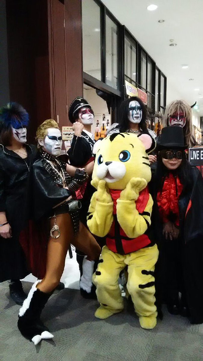 sevendematuzaki's tweet photo. ひとまずおつかれさまでした！2014年の冬に店内でライブをさせていただきました！移転オープンした際には偵察に行かせて頂きたいと思います！😈🎩✨ https://t.co/M0rasppOkG
