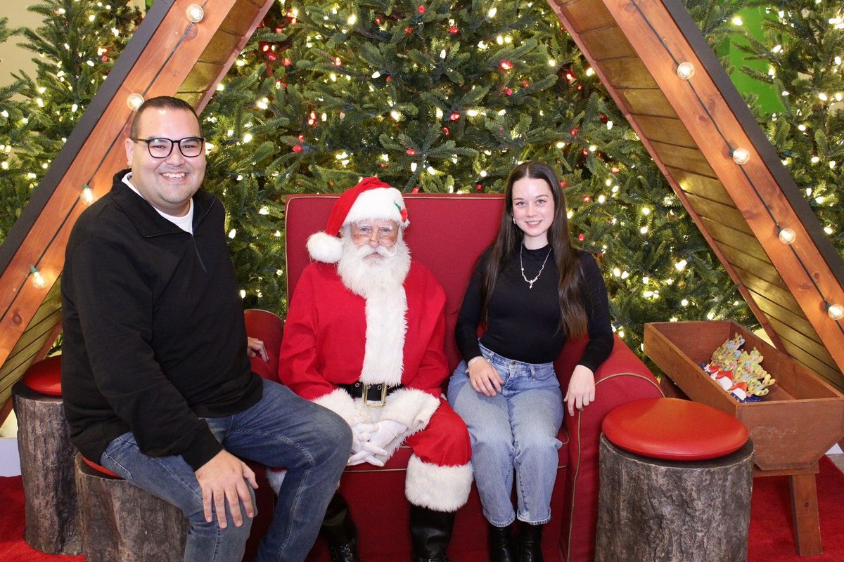 The 4th Annual Santa picture with <a href="/redroachsalade/">Roach</a>, he looks so unhappy because Roach asked him for twitch subs for Christmas