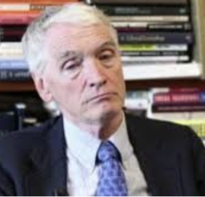 El abogado  Francis Boyle, autor de la Ley de Armas Biológicas de EE.UU., denunció que COVID-19 y las vacunas ARNm fueron armas biológicas de despoblación financiadas por DARPA.
Días después de aceptar testificar contra Gates y Bourla,  apareció misteriosamente muerto 
en enero