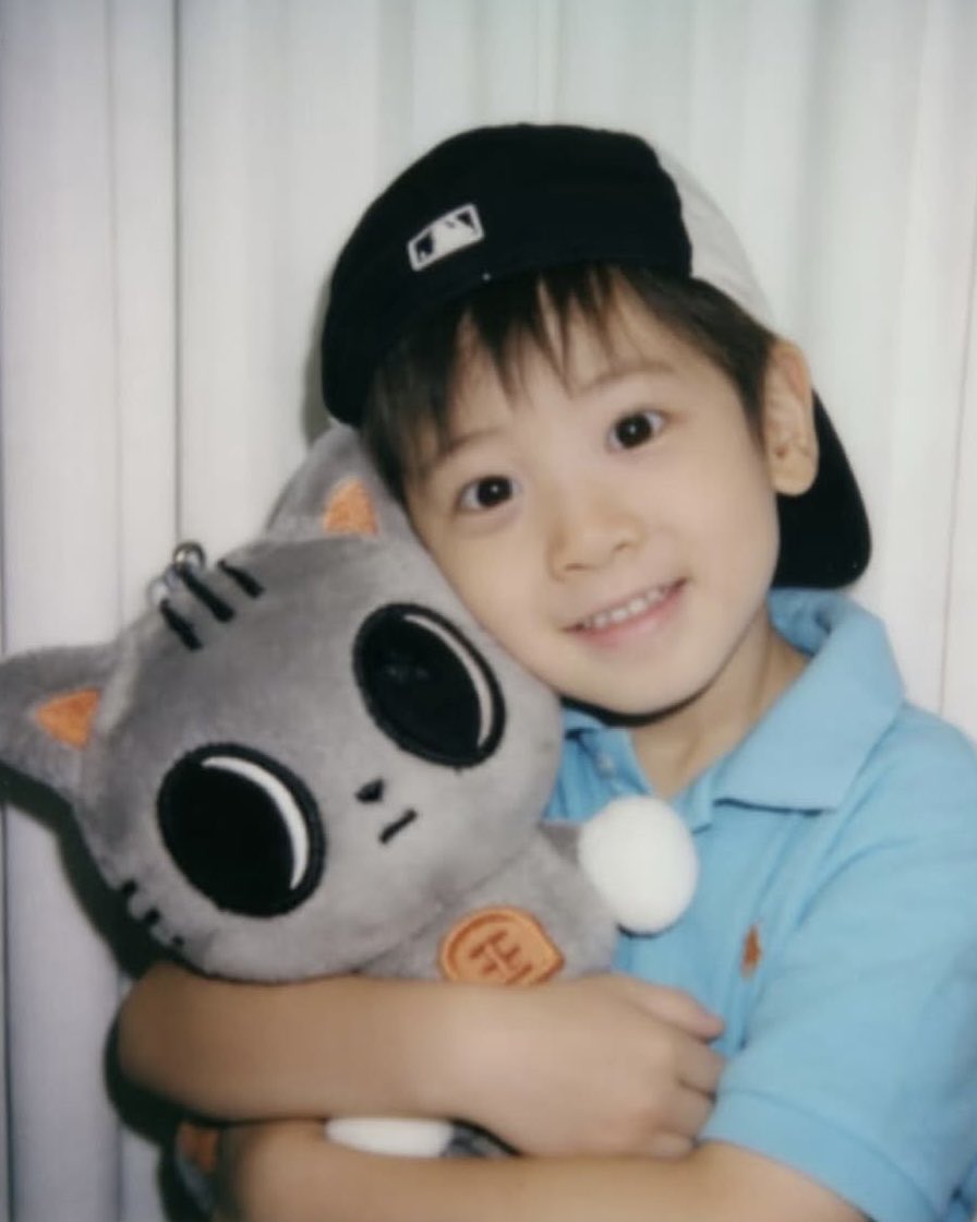 AI로 만들어진 사진인데
너무너무 귀엽다 ㅠㅠ

카이 사진은 타래로