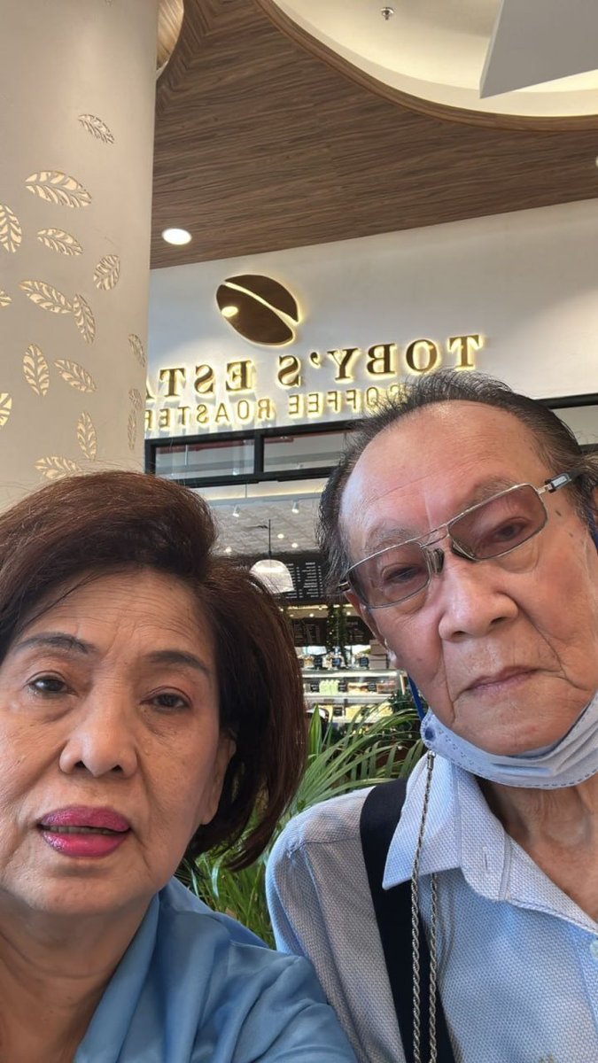 tokkigom02's tweet photo. Sialny ud tukeran bio ama dia, tapi untung ga detail (kecuali tempat gawe😭) pas terakhir minta foto ortunya dikasih ini. Gatau ini foto om tante siapa kasian banget dipake bahan nipu https://t.co/Msger9fqRE