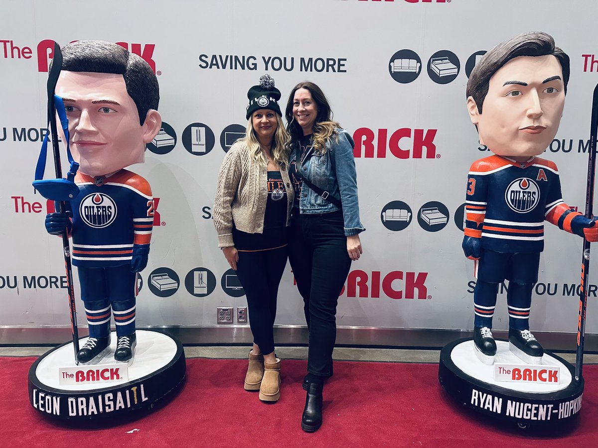 Let’s Go Oilers 🧡💙#brickbestseats <a href="/EdmontonOilers/">Edmonton Oilers</a>
