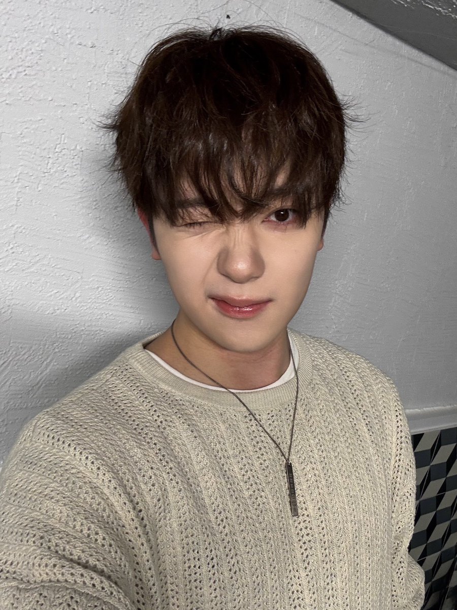 xxtangeo's tweet photo. @omegax_official
OMEGA X is pure talent! He radiates star power! ⭐ He leads with intention and heart, and the result is something that stays with you.

#OMEGAX #SELFDRIVENIDOL
#STARGLOW #TheFirstGlow #Redslippers https://t.co/9LEFfPLdbA