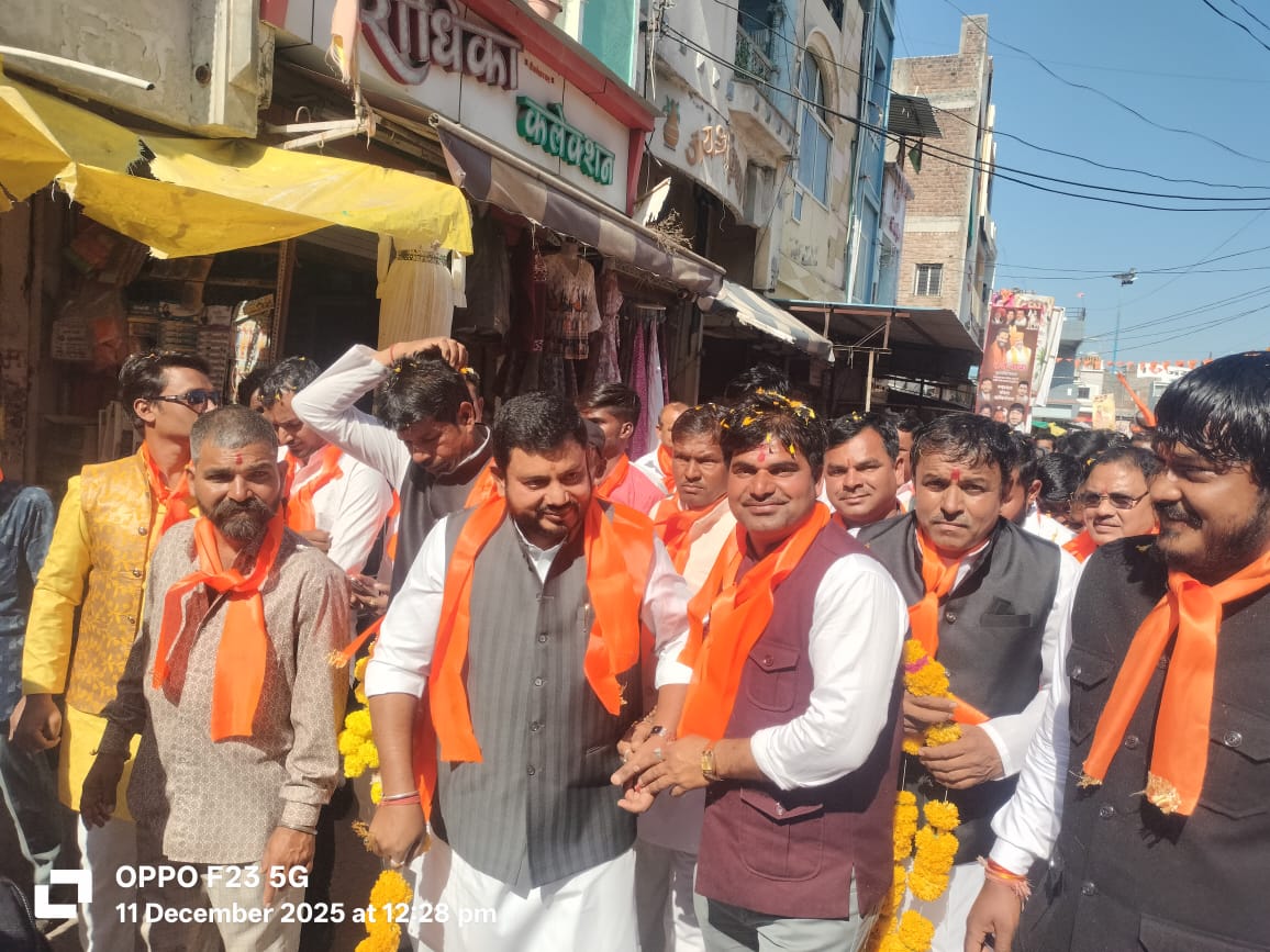 PappuKeer_AAP's tweet photo. #मध्य_प्रदेश
देपालपुर। वीरांगना पुरी मां कीर की 314वीं जयंती नगर में बड़े ही धूमधाम और श्रद्धा के साथ मनाई गई। नगरवासियों ने ऐतिहासिक चल समारोह निकालकर वीरांगना मां को नमन किया।
#Keer #pappulalkeer https://t.co/7jgC9dt07n