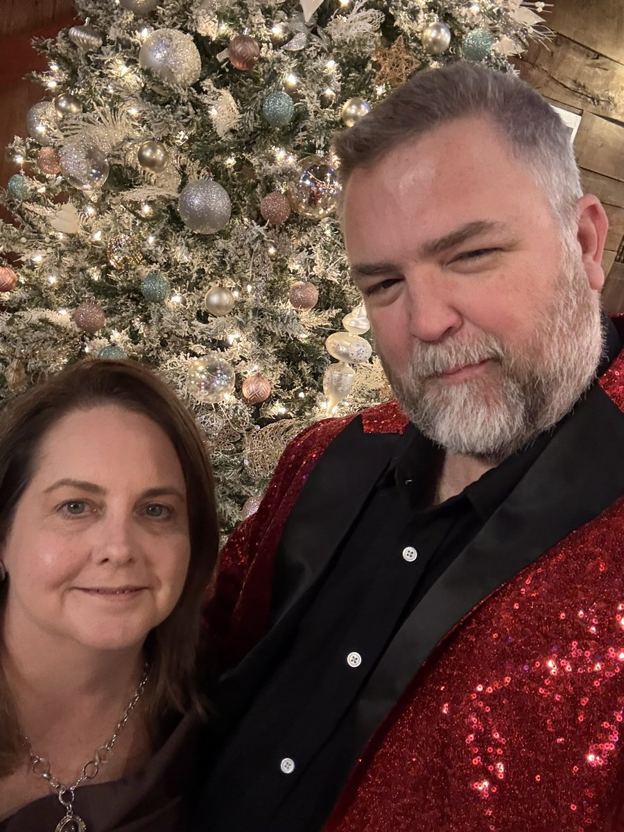 snhs2's tweet image. 3rd work holiday party in 4 days…#HappyHolidays