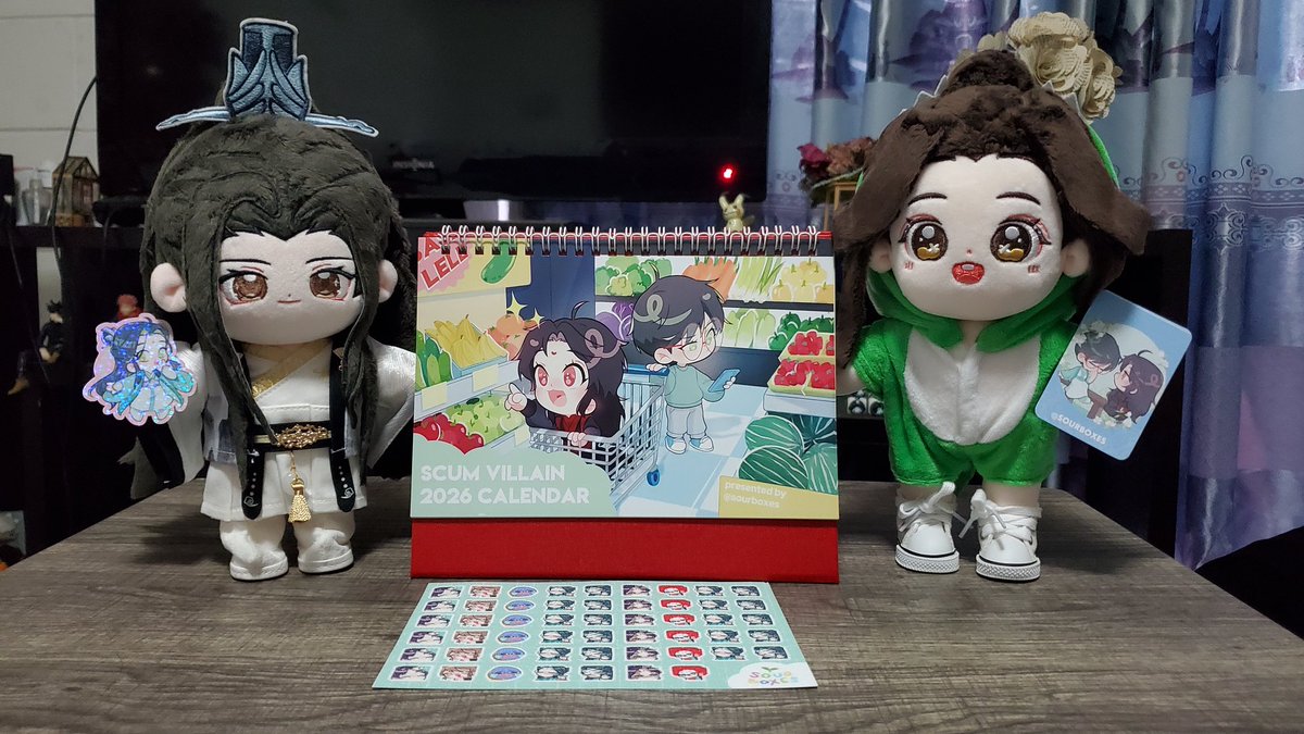 acephal_'s tweet image. 2026 calendar came in safe and sound! Yqy and xl helped showcase my goodies bc they were excited as I was about receiving it 🥰🥰 @sourboxes tysm for your hard work!