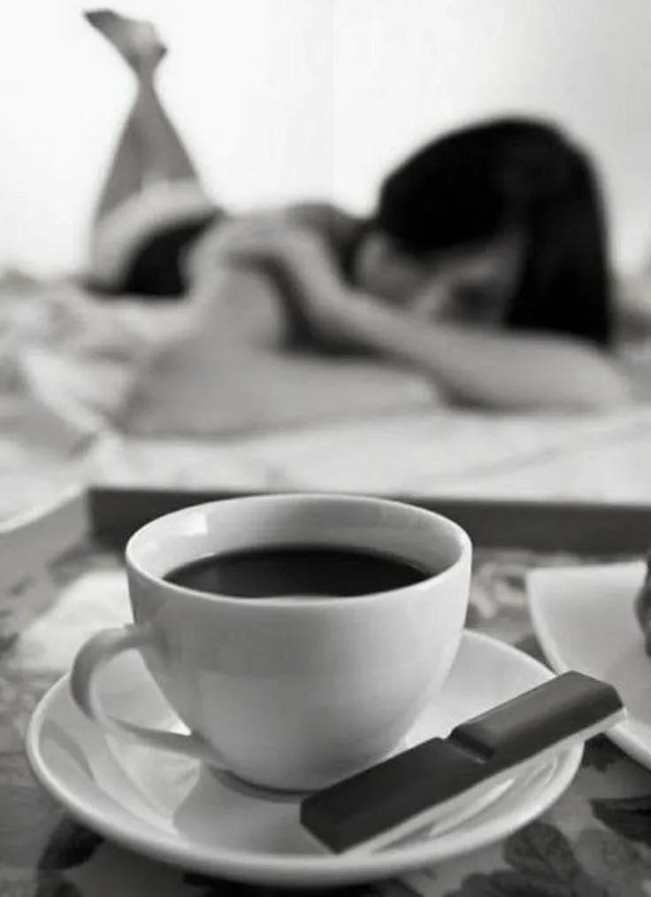 #cafetEROtico 

El café preferido de <a href="/ConnnieNieves/">Misiá Nieves</a> con chocolatina...☕︎