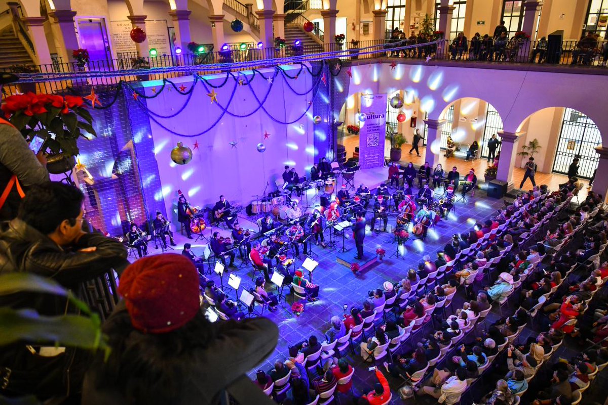 IslasAlbertoR's tweet photo. Esta noche disfrutamos de una velada navideña llena de alegría y armonía, acompañados por la Orquesta Municipal de Xalapa. Un concierto que celebró el espíritu de la temporada. https://t.co/TMGqguLRCf