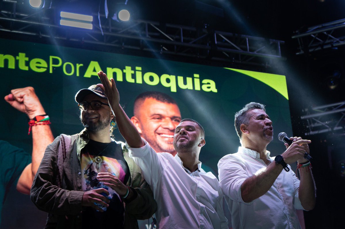 LeonFredyM's tweet photo. FRENTE A MÁS DE 2.000 PERSONAS, LANZO MI CANDIDATURA  AL SENADO POR EL @PartidoVerdeCoL. EL #8.

Junto a @tavogarciapi nuestra fórmula a la Cámara por Antioquia, lucharemos en el Congreso para defender las reformas y cumplirle al pueblo trabajador.

Seguiremos defendiendo a Antioquia y a Colombia del uribismo, que quiere echar para atrás todo lo que hemos logrado en estos cuatro años.

De frente por Colombia y Antioquia.
Este 8 de marzo, vota el #8 en la coalición del @PartidoVerdeCoL.

#DeFrentePorColombia