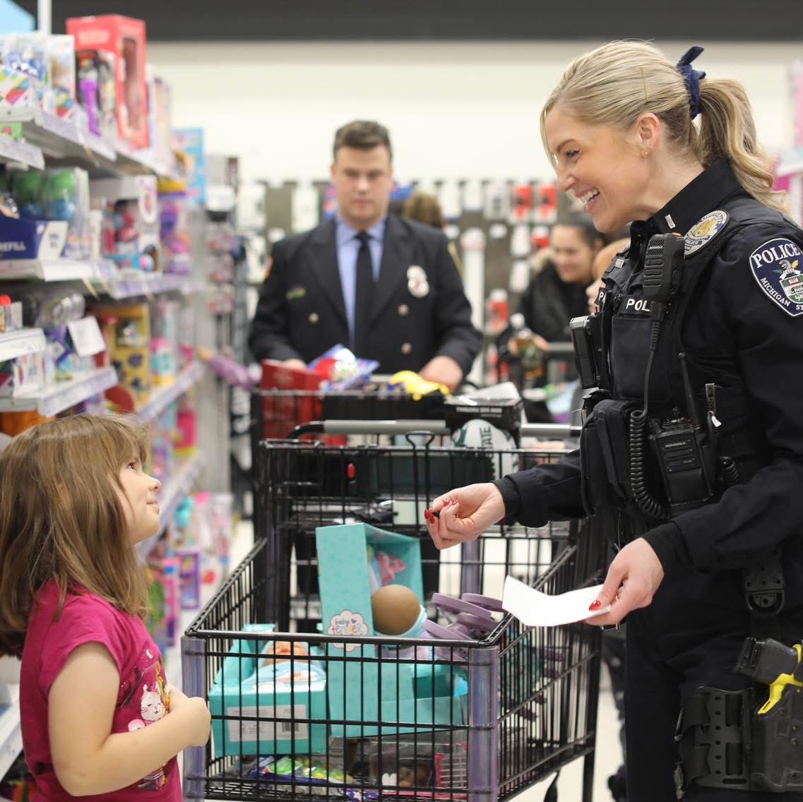 msupolice's tweet image. “Shop With A Hero” was pure holiday magic tonight. Watching kids light up as they picked out gifts, supported every step of the way by first responders. 

A heartfelt thank‑you to our very own Detective Hannah Salvati and Lieutenant Kim Parviainen for going above and beyond to…