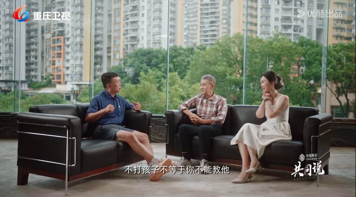 段永平最近那期访谈，信息量爆炸。

段永平“老实本分八大建议”，看似简单，但能做到的人，寥寥无几：

1.做对的事情：回到本质，抵住诱惑，坚持长期主义，不赚歪门邪道的钱。

2.把事情做对：提升执行力，允许犯错，不断复盘优化。

3.保持平常心：遇到压力不慌、遇到利诱不飘，冷静判断。