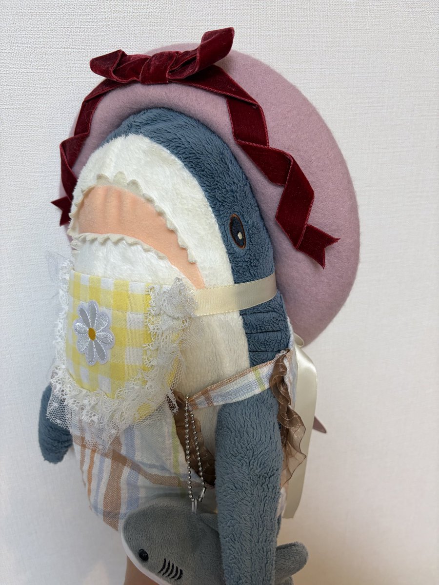 #可愛いと思ったらいいね 
#IKEAのサメ #しまさく
キュートなパッチが超絶キュートになっちゃったでパッチ🦈🎀🎶