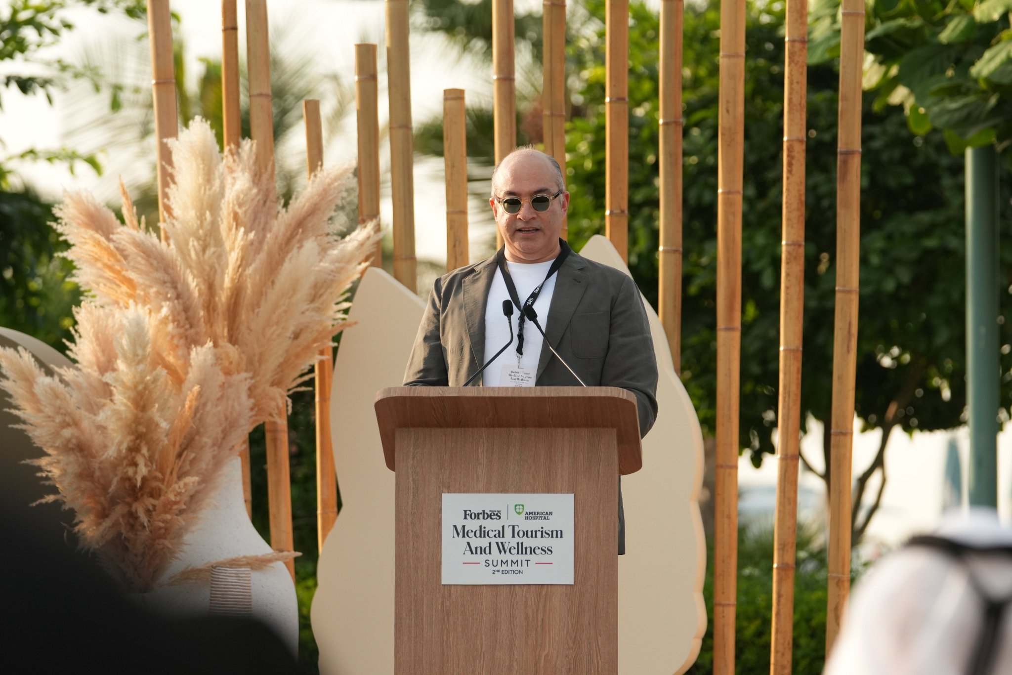 شريف بشارة، الرئيس التنفيذي لمجموعة محمد وعبيد الملا والمستشفى الأمريكي دبي، يشارك خلال كلمته رؤى أساسية حول تعزيز ريادة المنطقة في الابتكار الطبي وتقديم رعاية صحية ترتكز على المريض، مؤكّدًا دور الإمارات كمركز عالمي للتميز الطبي. 