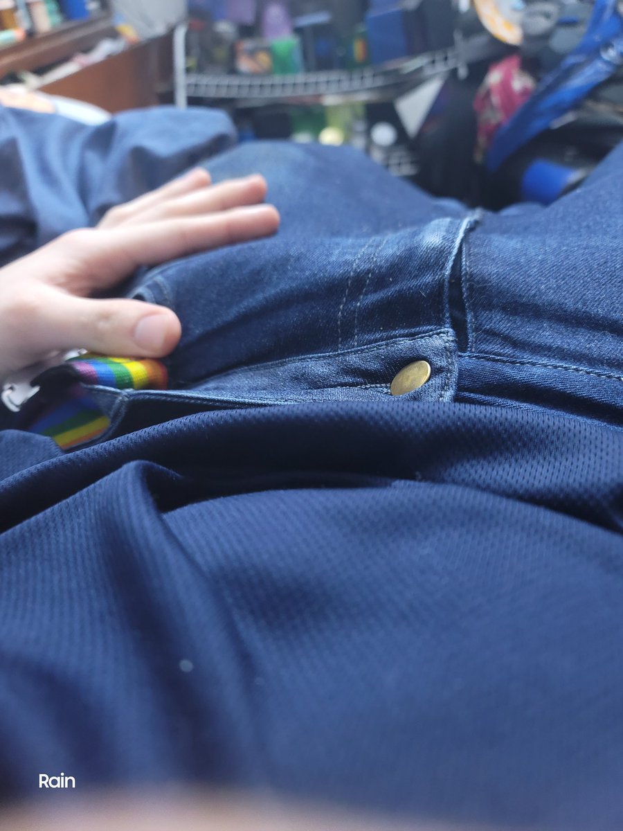 FemboyR's tweet photo. Daddy just got home from work https://t.co/px707XwWoX