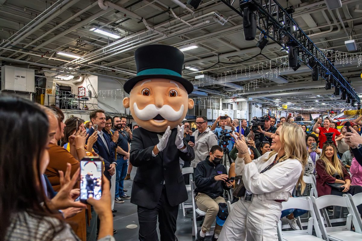 SDConventionCtr's tweet image. We're on the board 🎲 The San Diego Convention Center is officially part of the MONOPOLY: SAN DIEGO Edition launched today.

Featuring many of San Diego’s top attractions, the game is now available at local gift shops and online at us.toptrumps.com/collections/mo…