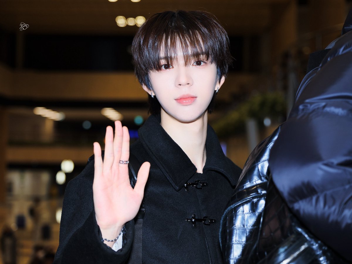 Magicc_D's tweet photo. 20251212 GMP 🛫

익숙한옷이네ㅋㅋ안비즐비🫡

#브라이언 #BRIAN #何廷威
#AMPERSANDONE #앰퍼샌드원 https://t.co/FLHsVfTbdI